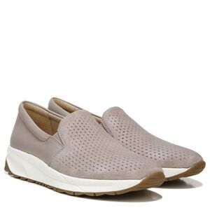 Naturalizer Selah Slip on Sneaker Women’s Size 8 in Turtledove - New condition